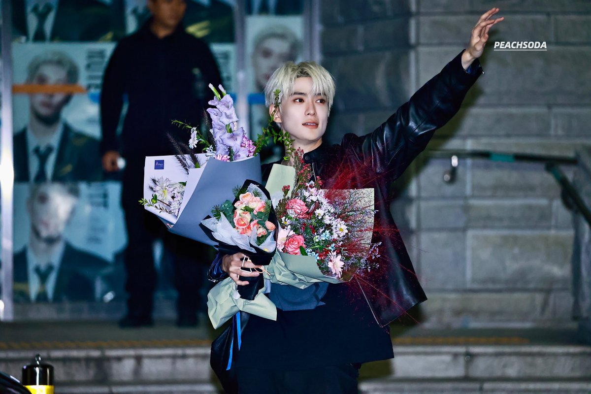 241027 퇴근

💐👋🏻

#재현 #JAEHYUN  #ジェヒョン  
#NCT127 #엔시티127