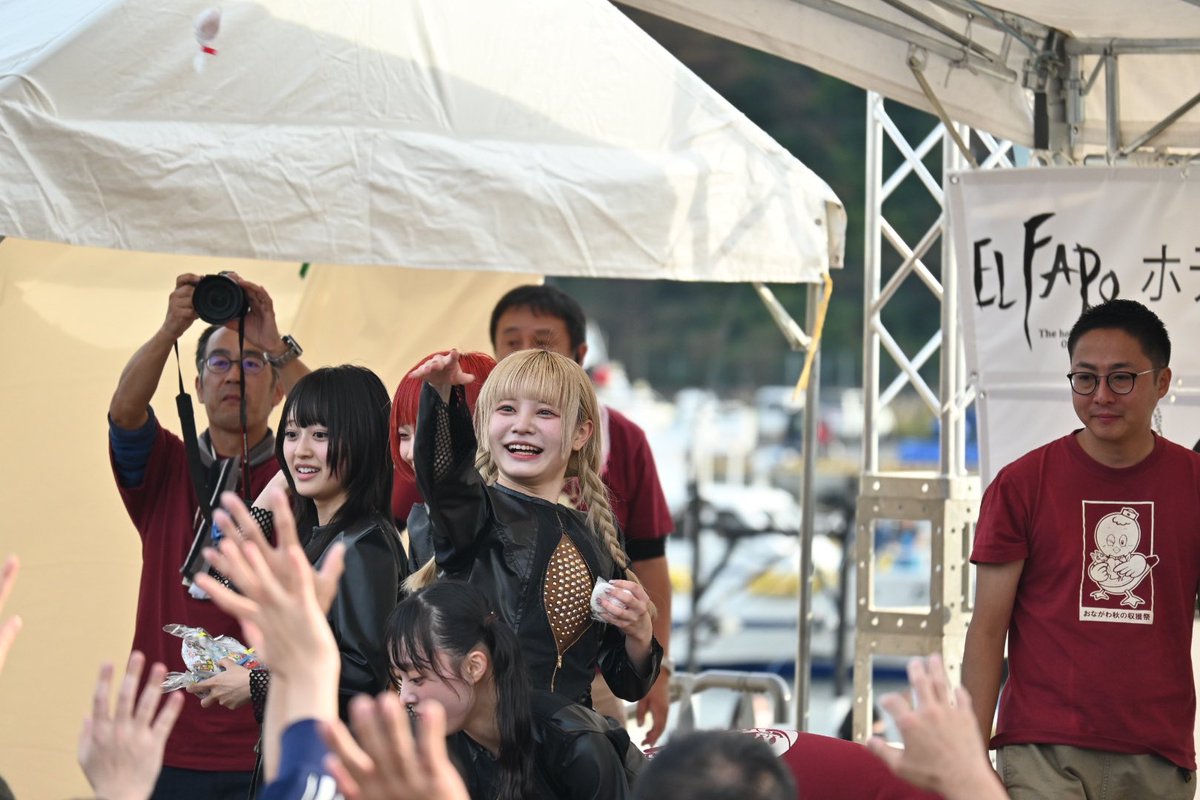 iwafune1105's tweet photo. お宝撒きで ガチ投げする #モグ・ライアン
 #おながわ秋の収獲祭 #ASP  #女川秋祭  #ASP女川 https://t.co/FnG7lc3EdK