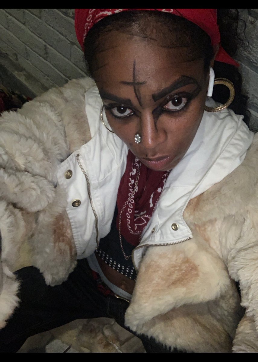 MSmithProject's tweet image. 🎒👠🧣⛑️ #daGodkiki