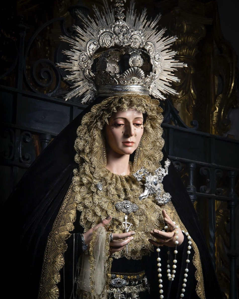Pusillus_Grex's tweet photo. Ntra. Sra. de Guadalupe vestida para la festividad de los Difuntos. 

📸:Oscar Torres y Juan M. Jurado

#pusillusgrex #soberanopoder #guadalupe #jara https://t.co/oz53sw8Q1Y