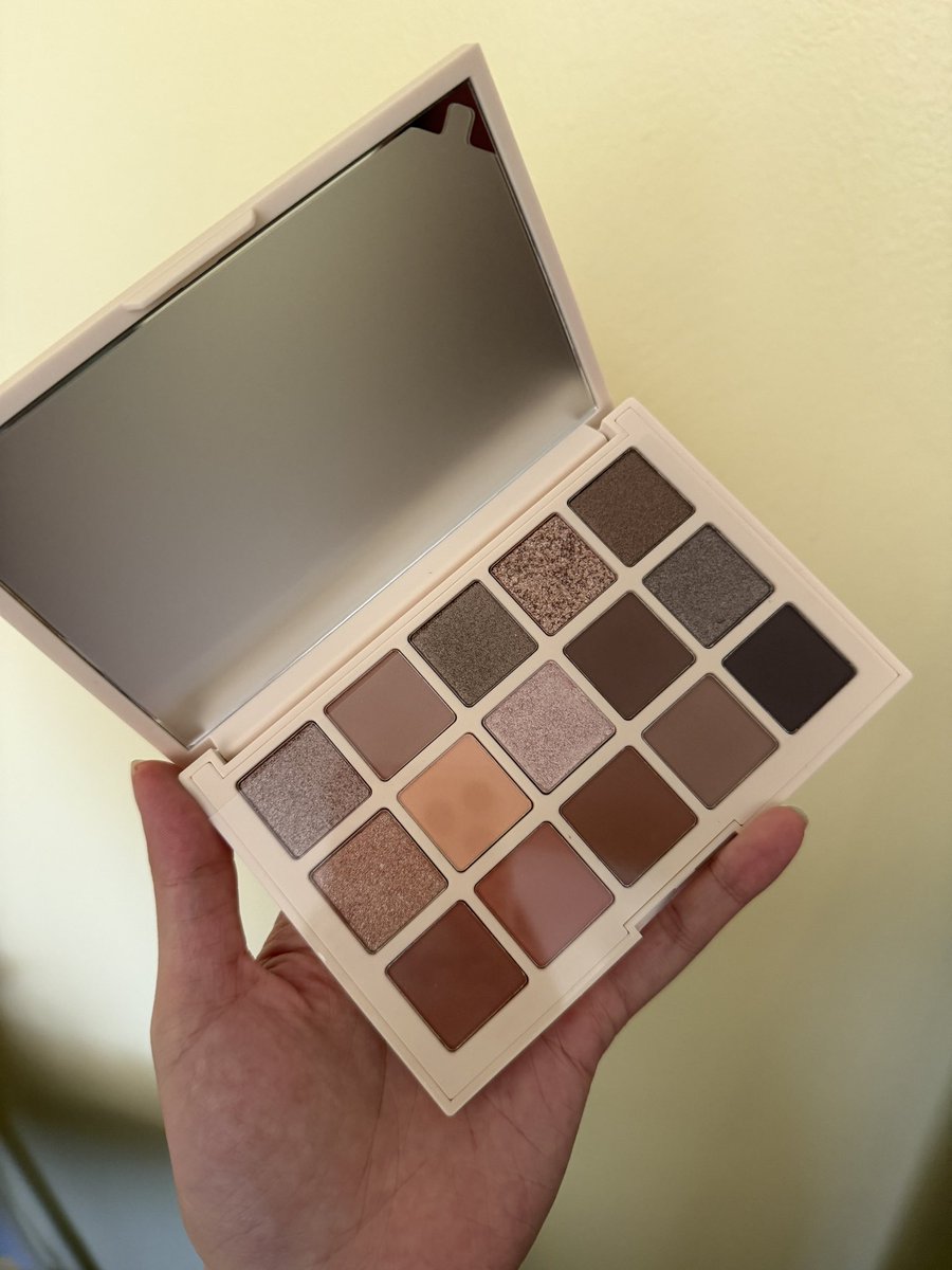 พาเลทใหม่ซูเปอร์มัมคือสวยมากกกกกกกกกกกกก เกินหลักร้อยอะ555555โทนสีดีอยู่นะ นูทรัล-คูลโทนก็รอด สีวอร์มๆหน่อยก็ให้มาด้วย