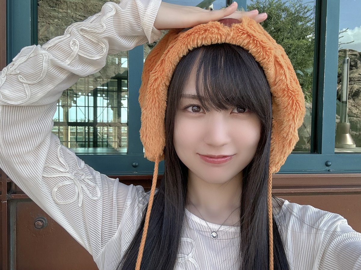 nogizaka46's tweet photo. 【ブログ更新 賀喜遥香】 ねこになってみた https://t.co/X8NkdfMATg https://t.co/OjNtRdmvNI