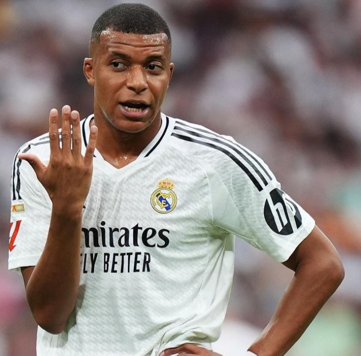 buraksaritr's tweet photo. "Real Madrid'e bir Mbappe lazımdı. Biz de seni o Mbappe yaptık. Real Madrid seni oğlu zannedecek. Sen onu haksız çıkarmayacaksın. Oğlu olacaksın. Real Madrid'in veliahtı olarak onun kurduğu imparatorluğu çökerteceksin. Bu seni yetiştiren vatanına borcundur." 

İmza: Joan Laporta https://t.co/uImoKVf4g1