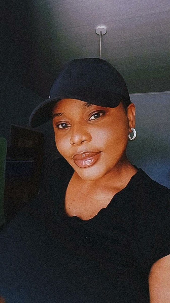 EdnaAdasah's tweet photo. Happy Sunday Y'all🖤 https://t.co/p7ZW3lp9Ce