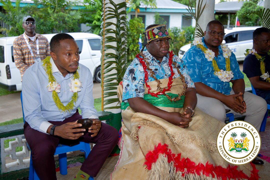 julius_maadabio's tweet photo. I thank the wonderful people of Magiagi village in Samoa for bestowing on me the great honour of the title of Tuioataga" or king of this great village that represented Sierra Leone during this commonwealth heads of government meeting.

I am truly elated to receive this huge honour. We will continue to deepen our ties and strengthen this bond with this piece of Sierra Leone in Samoa. 

I am very grateful to the chief of the council, Faatasi Puleiata, and the people to Magiagi village.