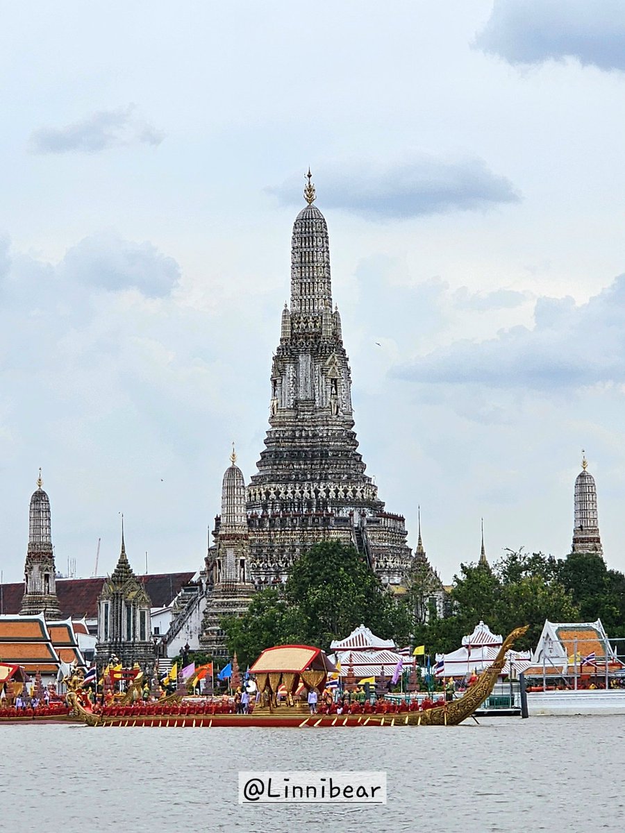 Linnibear's tweet photo. ต้องยอมรับความงานนี้อลังการจริงๆ แสดงถึงความสวยงามและความวิจิตรของไทย เปรียบเสมือนงานศิลปะผ่านงานราชพิธี ตระการตราจริงงง 👏🏻👏🏻👏🏻#เรือพระราชพิธี https://t.co/nI3KSuy2Pe
