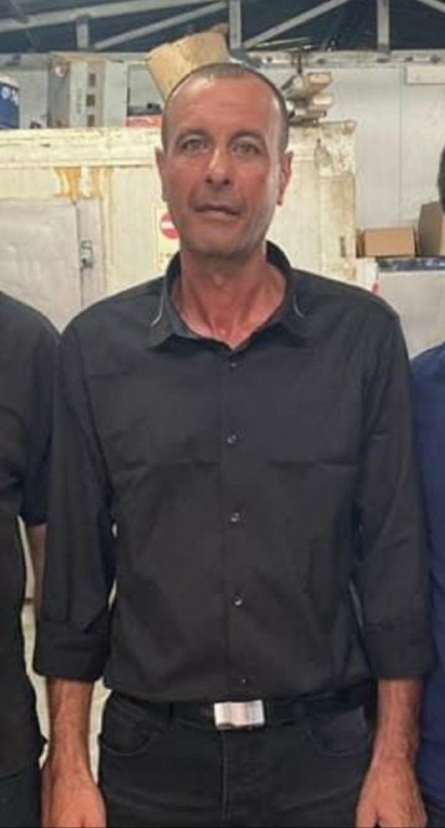 📍 الاسم رامي ناطور
📍 الجنسيه فلسطيني حتى النخاع
📍 المهنه سائق شاحنه
📍 الانجازات دهس 50 جندي أسرائيلي
📍 التكريم ارتقى للقاء وجه ربي الكريم