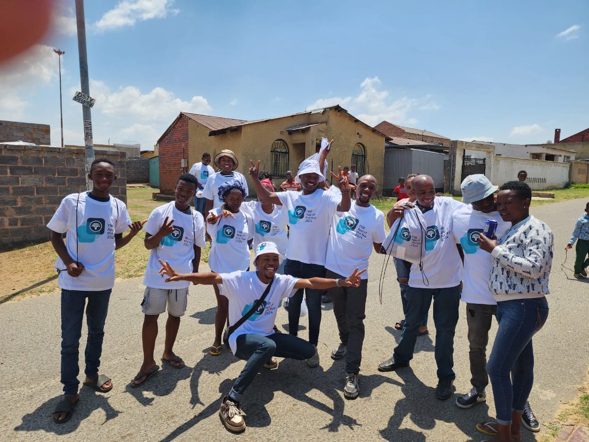appoftheyearza's tweet photo. The #FNBAotyHackathon Street Teams have been deployed!!! Giving out goodie bags & spot prizes to some teams and competition winners of the hackathon!
The @FNBSA merch looks so awesome and painting Mzansi 🇿🇦 with Turquoise trees! https://t.co/NmU07kNWaI