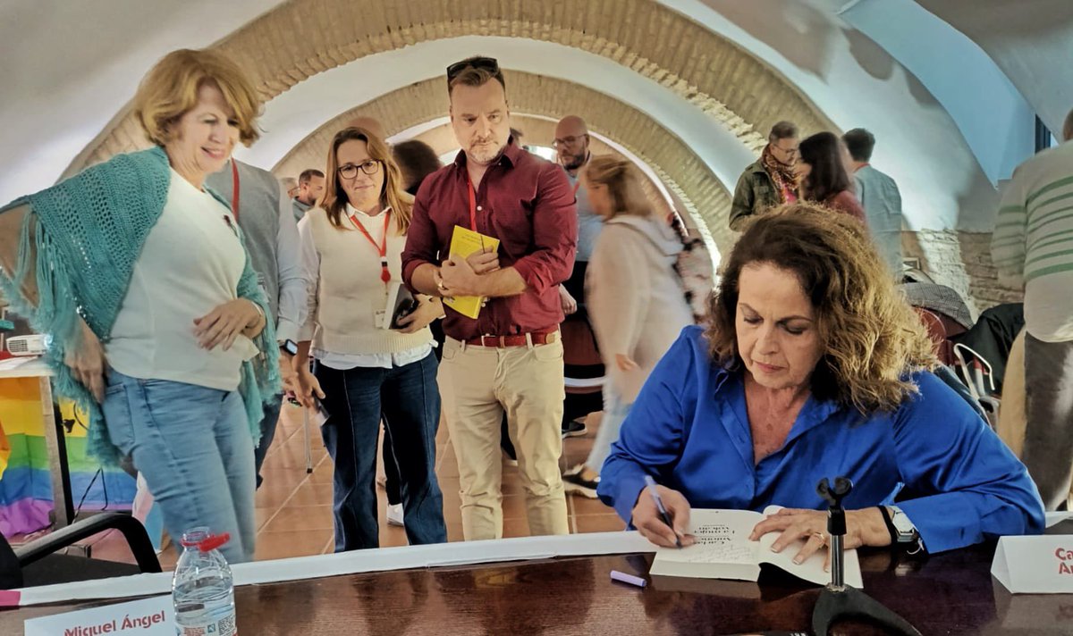 Ayer, en las II Jornada de Familias LGTBIQ+ de Andalucía, con #CrezcoFamilias, condujo la charla Miguel Ángel Parra, donde hablamos de los tiempos donde nos atrevimos a soñar con otra España posible, la del respeto, de la inclusión y la convivencia en la diversidad, la de