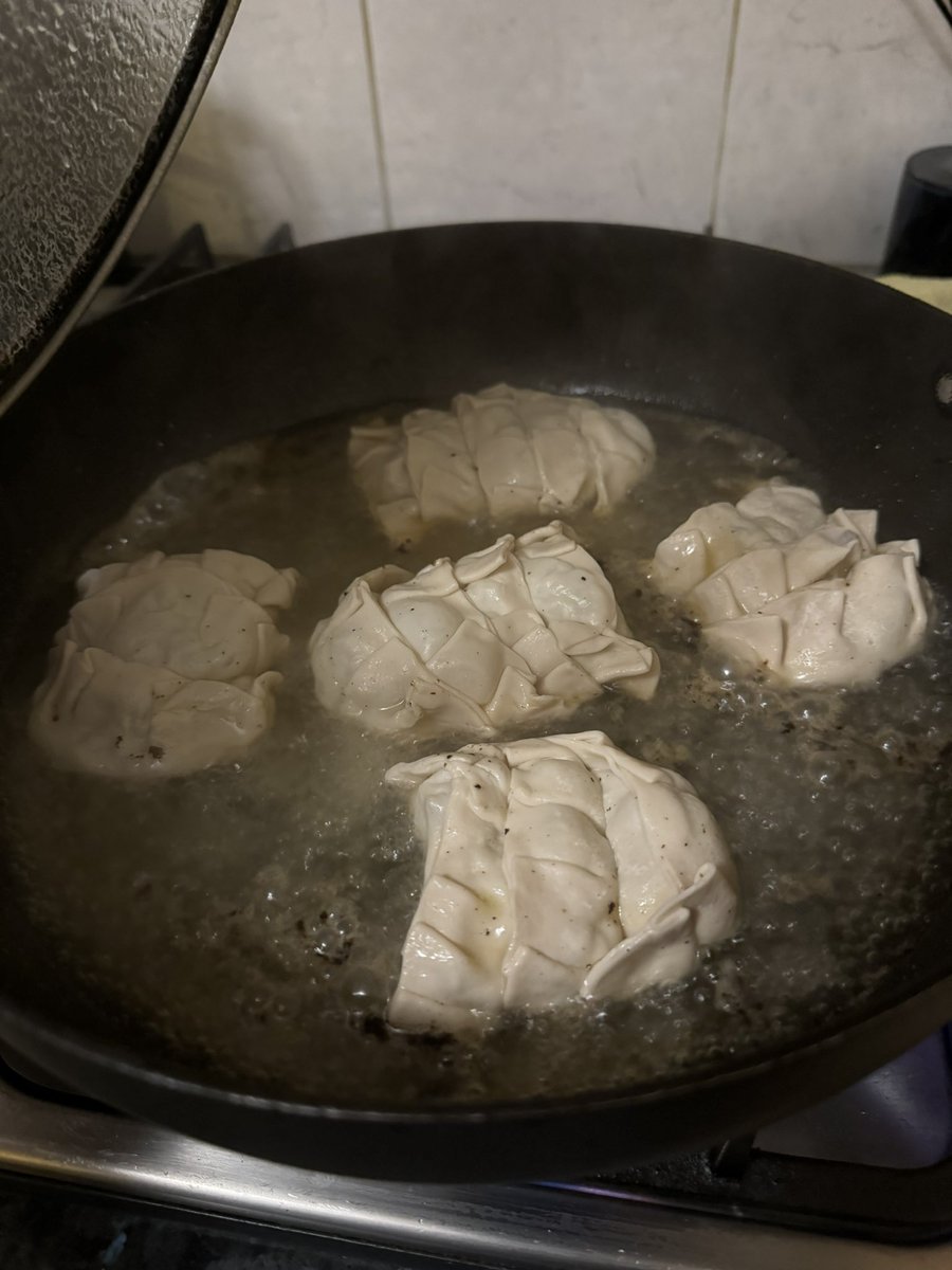 WynnSedai's tweet photo. Dinner…

#yummy #oishisou #myeatventures #gyoza #homemade #otwayvalleymeat #beefmince https://t.co/ycIKboVcFC