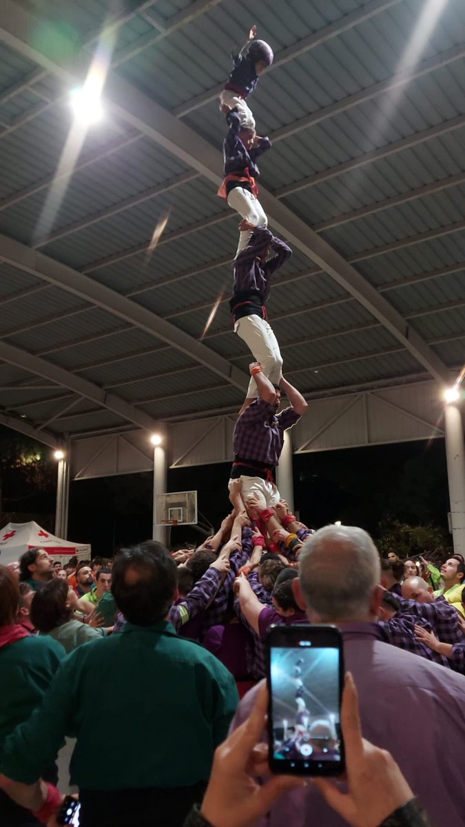 Ahir a la 28ena trobada de Colles Castelleres del Baix Llobregat vam descarregar: un pilar de 4, el 5d6, el 4d6, la Torre de 6 (primera de la nostra història) i vam recuperar el Pilar de 5!(Estrena aquesta temporada)

#castells #Adroc #CollaAdroc