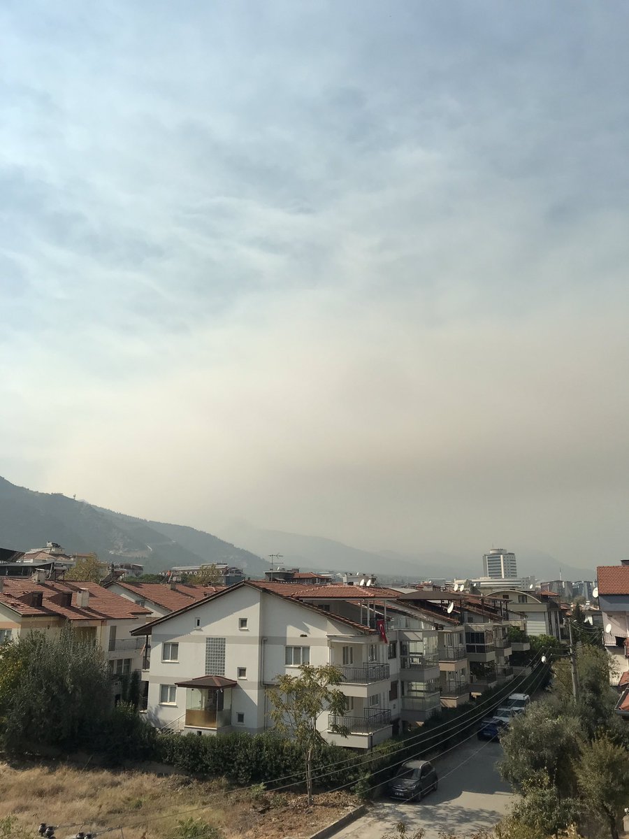 nelikyasin's tweet photo. Denizli 4 gündür yanıyor kontrol altına alınamadı çevre illerden acil helikopterle yardımı gerekiyor @OGMgovtr #denizliyanıyor https://t.co/fZBbBrpAwW