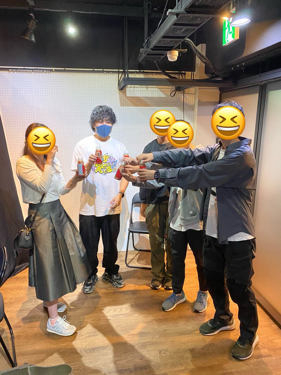 hashida0803's tweet photo. あんないさんと有料トーク🐼
乾杯可能って配信で言ってたから、キンキンに冷えたコーヒーで乾杯🍻
マスク無しのあんないさんを目に焼き付けた👀飲み干してくれたから神だわって思ったら、喉乾いてたって。もちろん空きボトルは回収させてもろたw息子達は私の言動にドン引きw

#がやがや覚醒したか https://t.co/46fVc3LGPO