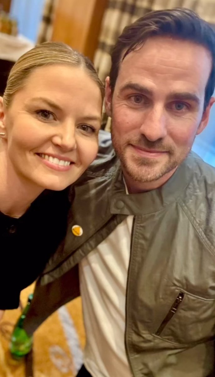 DimitraAntonia7's tweet photo. Captain Swan reunion σε Convention στο Παρίσι 😍❤️!!!
Πόσο μου έλειψε το αγαπημένο μου σιπ, η χημεία του Colin &amp; της Jennifer 🔥 &amp; όλη η παραμυθένια σειρά 🥹!
Μια γλυκιά νοσταλγία με έπιασε 🫠.

#OUAT #OnceUponATime #CaptainSwan #Colifer #FSTP
#CaptainSwanReunion https://t.co/EyVFGW17jK