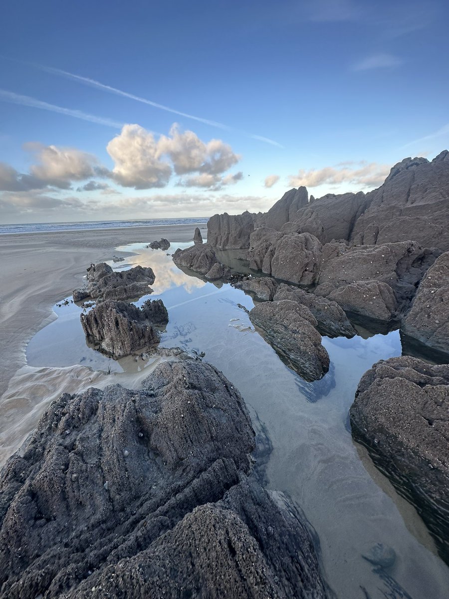 WarcombeP's tweet photo. We are so blessed with this incredible weather! Combesgate Beach this morning just after sunrise. Early beach walks highly recommended!!
#woolacombe #dawn #bestbeaches #getoutofbed #sunrise #thegreatoutdoors #scenic #northdevon #campingfun #nature #viewsfordays #autumn #beachwalk https://t.co/SIeSnU3rM8