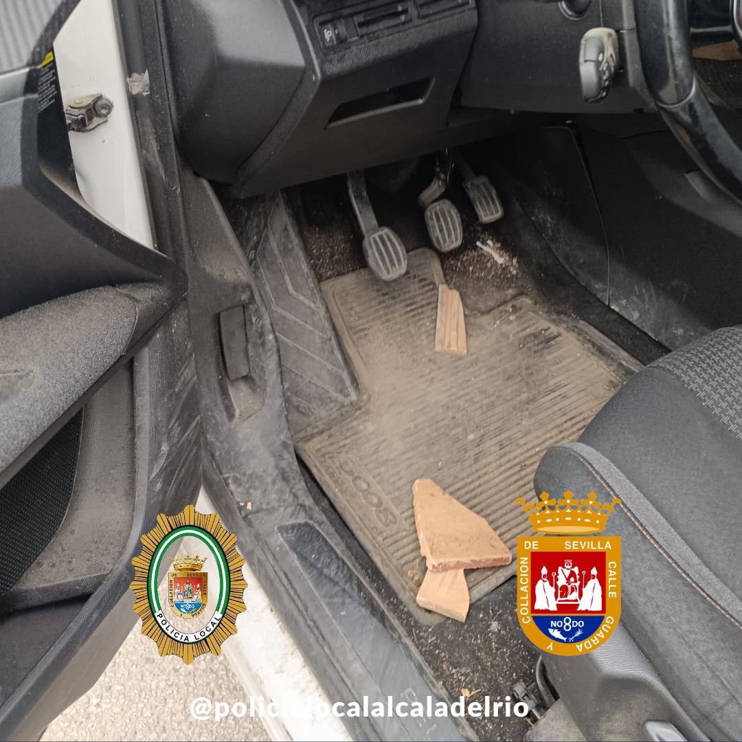 policia_adr's tweet image. 🚨Durante el turno de mañana del pasado sábado, agentes de esta policía fueron brutalmente atacados con arma blanca por un varón. Los agentes acudieron al lugar de los hechos tras ser informados que un varón en un estado de sobreexcitación…