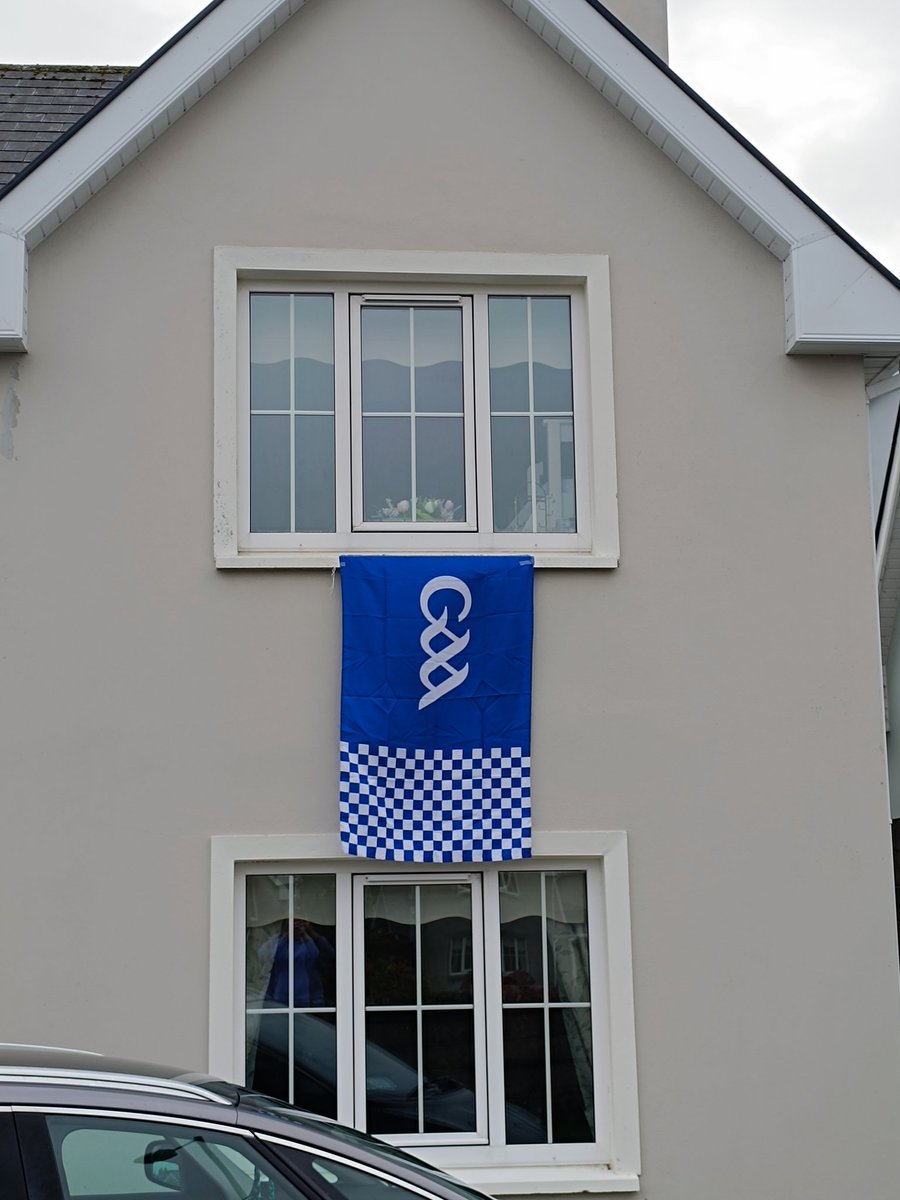 Best of luck to <a href="/CastlehavenGAA/">Castlehaven GAA</a> today in the <a href="/OfficialCorkGAA/">Cork GAA</a> County Final from the Hurleys in Dunmanway 💙🤍 #upthehaven #corkgaa <a href="/paudiehurley/">Paudie Hurley</a>