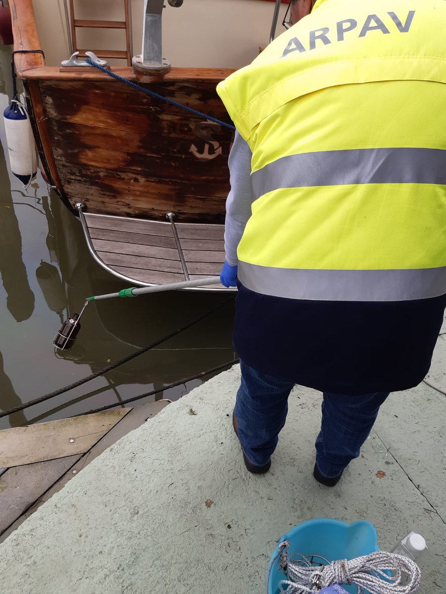 arpaveneto's tweet image. #Mira #conca Moranzani, in corso ulteriori accertamenti Arpav  per sversamento idrocarburi in collaborazione con @comune di Mira e @PL metropolitana venezia