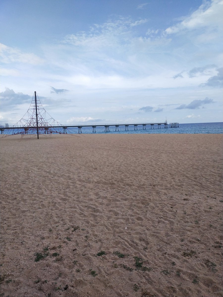 ConchiAbad's tweet photo. "En un mundo de plástico y ruido, quiero ser de barro y de silencio"
~Eduardo Galeano~
#GoodmorningtTwitterWorl #BuenosDiasATodos
#Bondia
#HappyWeekend
#Badalona #Barcelona #Catalonia #Spain #World 📱#Miphone #MiPhoto 📷 https://t.co/M7Hy3xD4t2