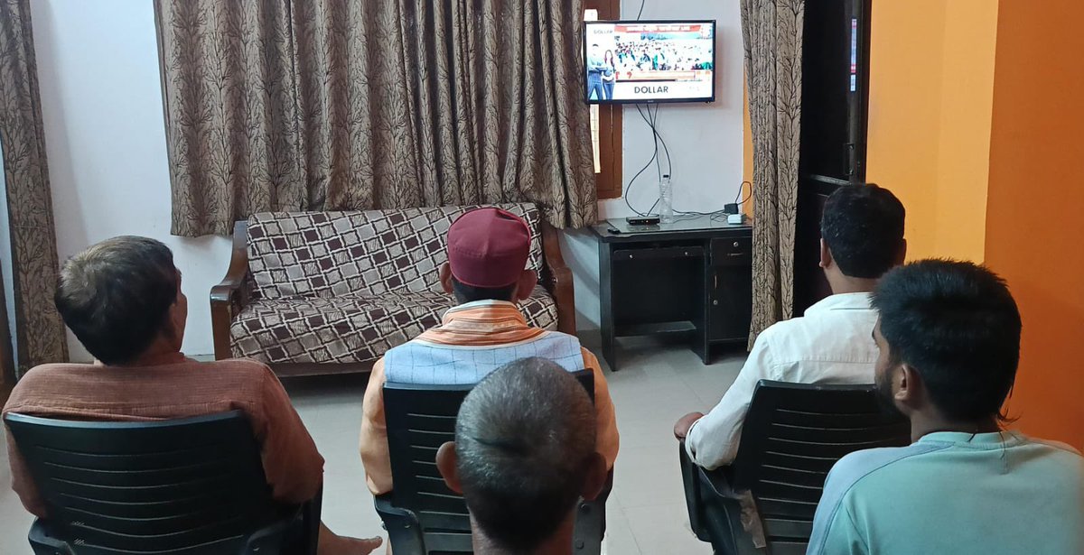 GirishTiwaribjp's tweet photo. प्रधानमंत्री श्री Narendra Modi जी की 
 'मन की बात 115' वां एपीसोड कार्यक्रम को उच्च प्राथमिक विद्यालय जिला पंचायत बुथ संख्या 245 पर पर पार्टी कार्यकर्ताओं के साथ सु��ा गया https://t.co/YOvD2QHZMS