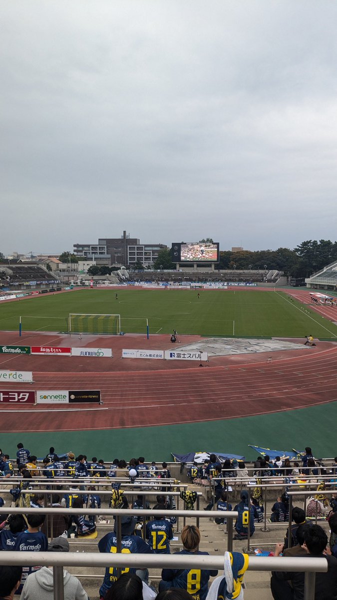 Conperche1_31_2's tweet photo. 細貝選手の現役引退が発表されて、ホーム最終戦ということで久しぶりにスタジアムへ🫡
ここは勝利しないと🔥
#ザスパ群馬 #thespa https://t.co/D5BXrxCApY