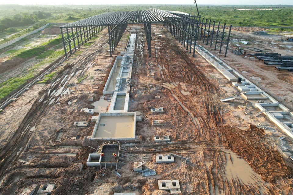 GileadTeri's tweet photo. We're heading towards another RECORD-BREAKING year in investment growth in TANZANIA under HE Dr @SuluhuSamia 

Now, here is the data of registered investment projects (calendar year) under TIC:

2020: $ 1.09 billion
2021: $ 3.7 billion
2022: $ 4.5 billion
2023: $ 5.7 billion

Jan - Sept 2024: $ 7.06  BILLION  📈

On average it takes 3 years from registration to a point of full operations, meaning it takes utmost 3 years for the FULL registered investment amount to be realized on the ground.

INVESTMENT DATA tracking:
We TRACK these stepwise investment realizations jointly with Bank of Tanzania and National Bureau of Statistics through joint Private Capital Flows Report EVERY YEAR

Realized FDI flows in YEAR 1:

2020: $ 943 million
2021: $ 1.19 billion
2022: $ 1.437 billion

Meaning;
In 2021 when TIC registered $3.7 billion worth of investment, we realized $ 1.19 billion in the SAME year.

In 2022 we registered $ 4.5 billion and landed $1.437 billion the SAME year.

Our 2023 realization number will likely be around $ 1.9-2 billion.

This is what a business-ready investment-friendly government looks like! 

TANZANIA is the place to be. Even more so NOW.