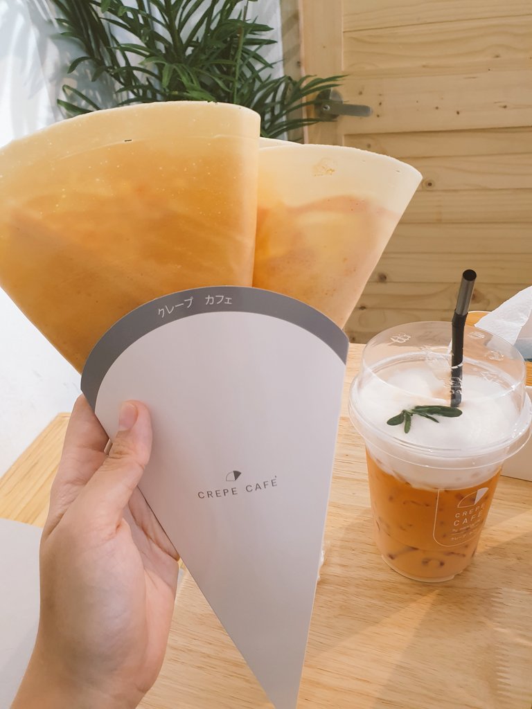 usarmuti's tweet photo. วันนี้นุชกับพิคกี้ได้มากินเครปแล้วววว 😋😋
#Crepecafebyเครปแป้งอร่อย #เครป #crepe #เครปแป้งอร่อย #คาเฟ่ #ร้านสัมมากร #crepecafe #PeckPaLitChoke️ #เป๊กผลิตโชค https://t.co/YllcaTx14u