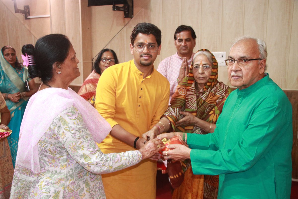 Pcdashram's tweet image. पावन सुन्दरकाण्ड मंडल द्वारा सुन्दरकाण्ड पाठ...
यजमान - श्री अजय शर्मा जी, श्रीमती शर्मिला शाह जी 
सभी को हनुमान जी की कृपा प्राप्त हो...

अपने यहाँ सुंदरकांड पाठ करवाना चाहते हैं तो संपर्क करें - 8826790908
#Hanumanji #Sundarkand