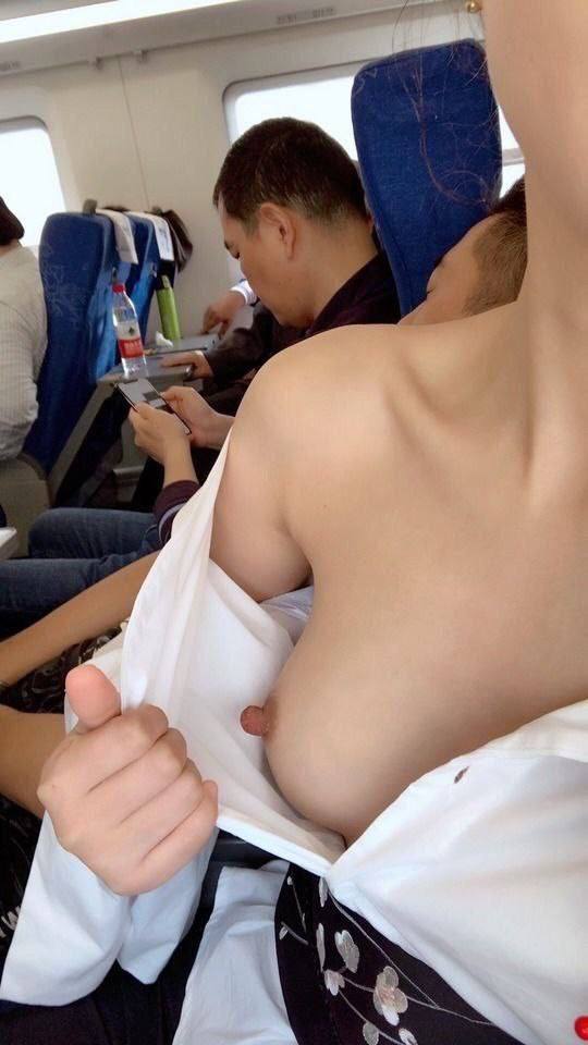 动车上发下骚😁 https://t.co/cLspknumMP