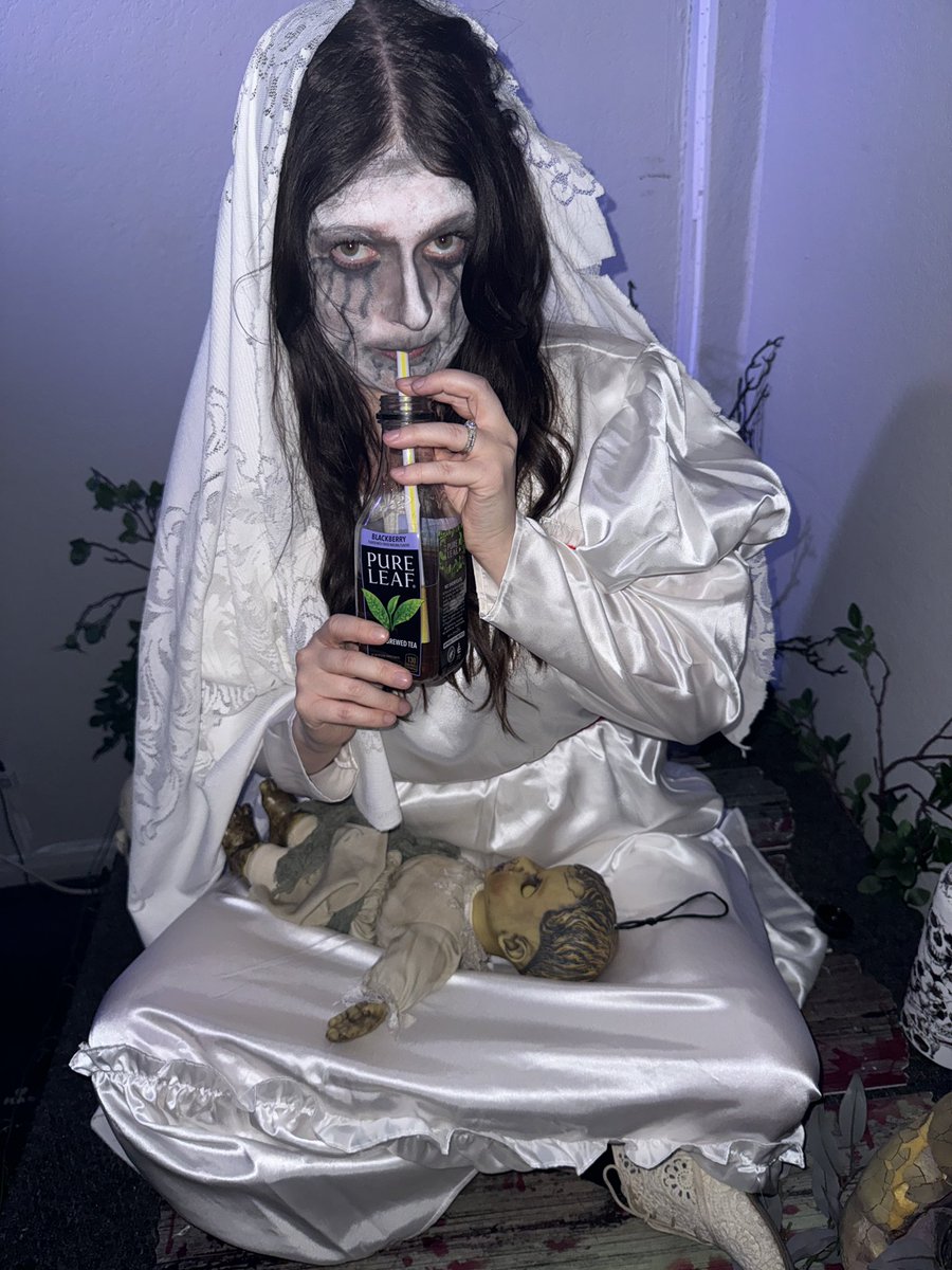 happy halloween. <a href="/PureLeaf/">Pure Leaf</a> please sponsor me