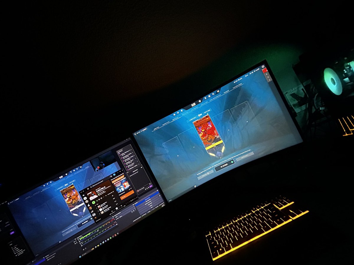 rojo__11's tweet photo. Link in bio playing late night valorant 🕺🏼 https://t.co/0m8FnQoWJN