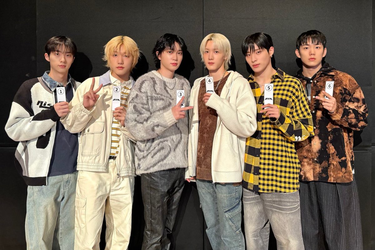 [🚨] 2024.10.27 P1Harmony 7th Mini Album [SAD SONG] FAN SIGN EVENT

➕ Today’s Harmony 🎶
지웅 👉 종섭 👉 테오 👉 소울 👉 기호 👉 인탁

#P1Harmony #피원하모니 #P1H #SAD_SONG