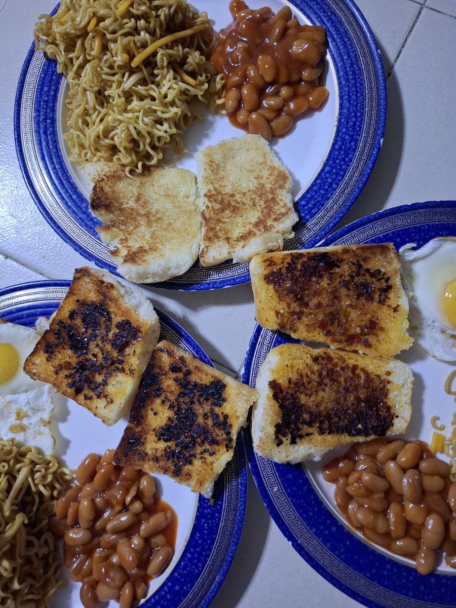 stillwithrykka's tweet photo. We just got home from church, and we cooked a really late lunch 🩷 @from_gelle

Lunch Menu:
Pancit Canton with Cheese
Pork &amp; Beans
Chili Garlic Toast
Sunny-Side Up Egg
#MyDayPicnicDay
@lunchwithmydays https://t.co/wDBONiKwDq