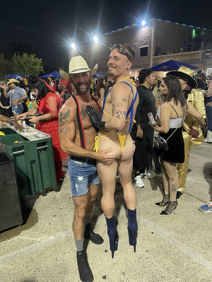 Dallas Block Party! 🎃 
<a href="/FriendlyFister/">Levi</a>