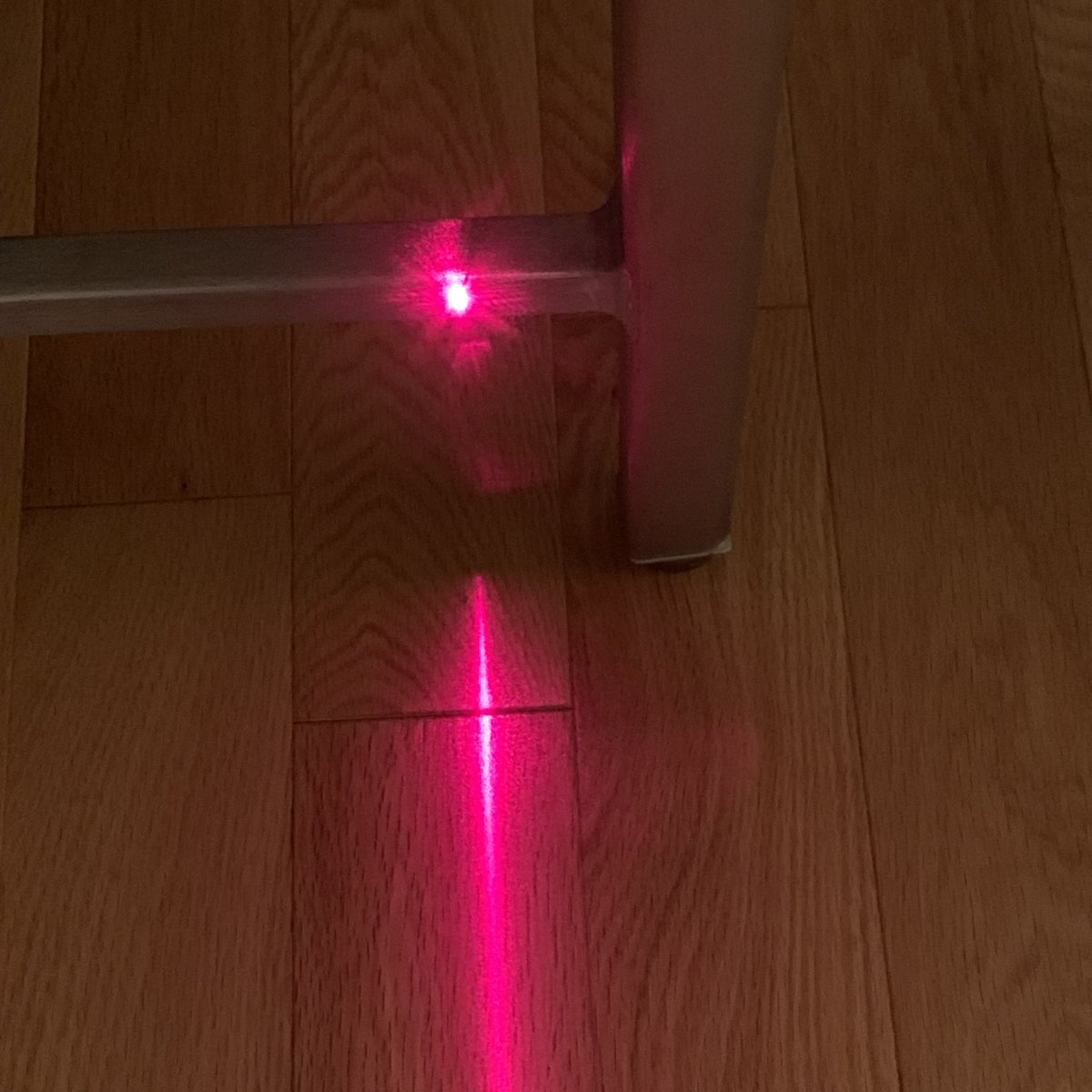 masuosuzuki's tweet photo. レーザーポインタでanisotropic reflection（異方性反射）の可視化 https://t.co/lEL44gbTGk
