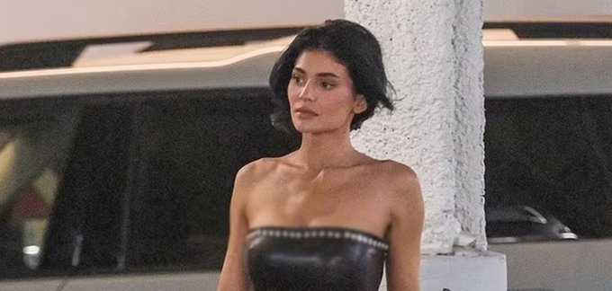 Kylie Jenner Stuns in a Strapless Leather Dress, Nearly Stealing the Show