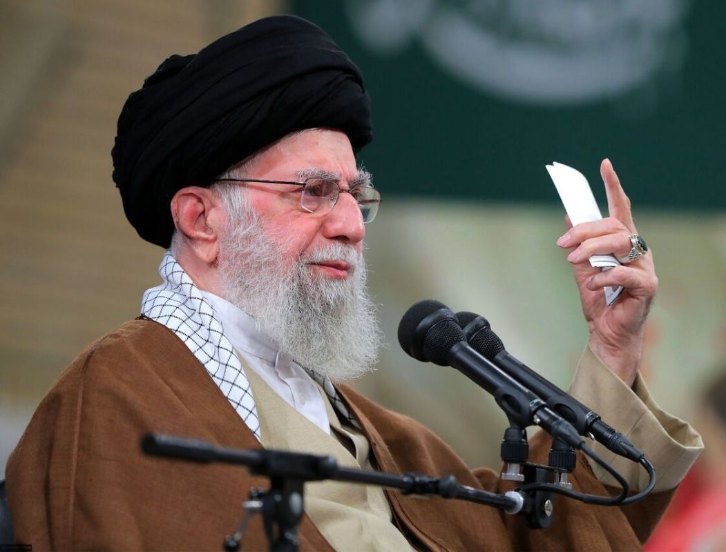 hosyn661's tweet photo. این جمله رهبر انقلاب یک خبری از پاسخ سخت به ر.ژ.یم صـ.ه.یـ.ونـ.یستی را به مردم ایران می رساند. 
«ما در انجام وظیفه نه تعلل می‌کنیم 
نه شتاب زده عمل می‌کنیم.» 
#لبیک_یا_خامنه_ای
#پیشوای_ولایت https://t.co/oSxd7YJtmY