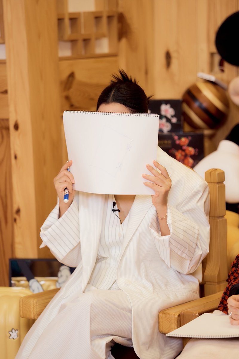 Ramiran_FCN's tweet photo. ❤️‍🔥❤️‍🔥❤️‍🔥 「#라미란 배우 '눈부심 사건' : 드라마 <정년이>에서 맹활약을 보여주며 승승장구하고 있는 라미란의 자태가 무척이나 골져스한 사건 사건을 낱낱이 파해지고 싶다면!?
곧바로 만나보시죠 ?

🔗 https://t.co/ejjh7aRGBU 」
cr.cjes

#라미란 #罗美兰 #ramiran 
#정년이 #正年 https://t.co/W2atqzEVa2