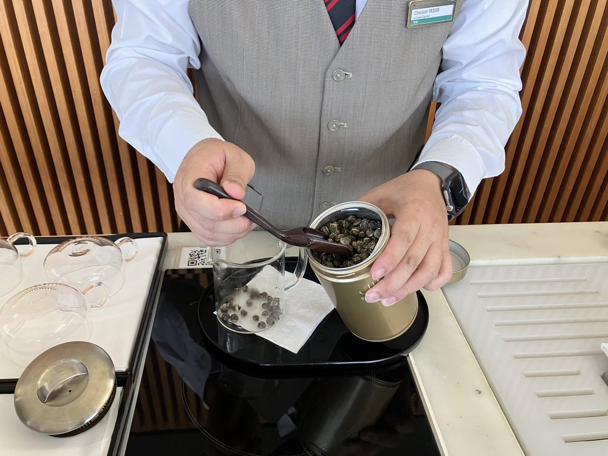 cococucuma's tweet photo. ザ・ウイングに移動してジャスミンティーいただきました😊
茶葉は10種類の中から選べます🫖
#thewing https://t.co/vNVdhNtGel