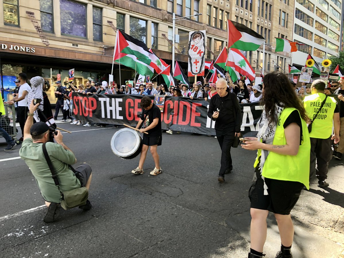 CairnesLinda's tweet photo. #week55 #sydneyrally #FreePalestine #hydepark #stjamesrailwaystation No trains from Strathfield into city meant there was less turnout today. But this didn’t stop them making some noise! https://t.co/0WczhNWhQ3
