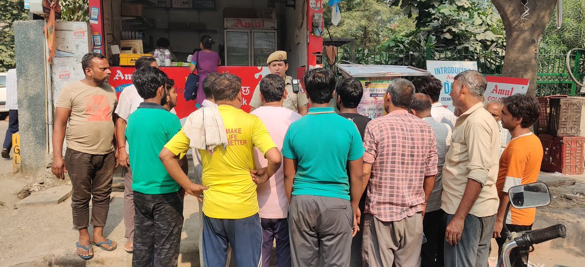 DCP_SHAHDARA's tweet image. "Shahdara District gears up for festive season!
On DCP Shahdara's directives, PS Farsh Bazaar intensified safety checks at Luv Kush Park, Bholanath Nagar. Hosts 'Eyes &amp;amp; Ears' meet to boost community policing &amp;amp; foot patrolling.

Your safety is our priority! 

#FestivalSafety
