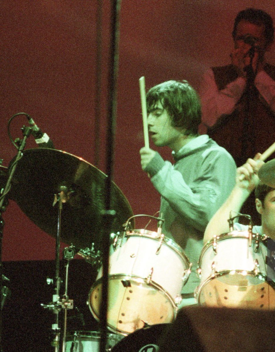 daily liam gallagher pics tweet media