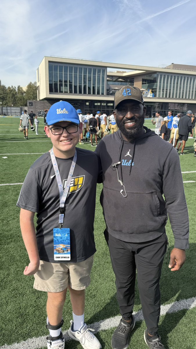 Teamsupercade's tweet photo. Thank you @UCLAFootball and @DeShaunFoster26 for making this day extra special. Go Bruins! https://t.co/F6d5Qtb6Qe