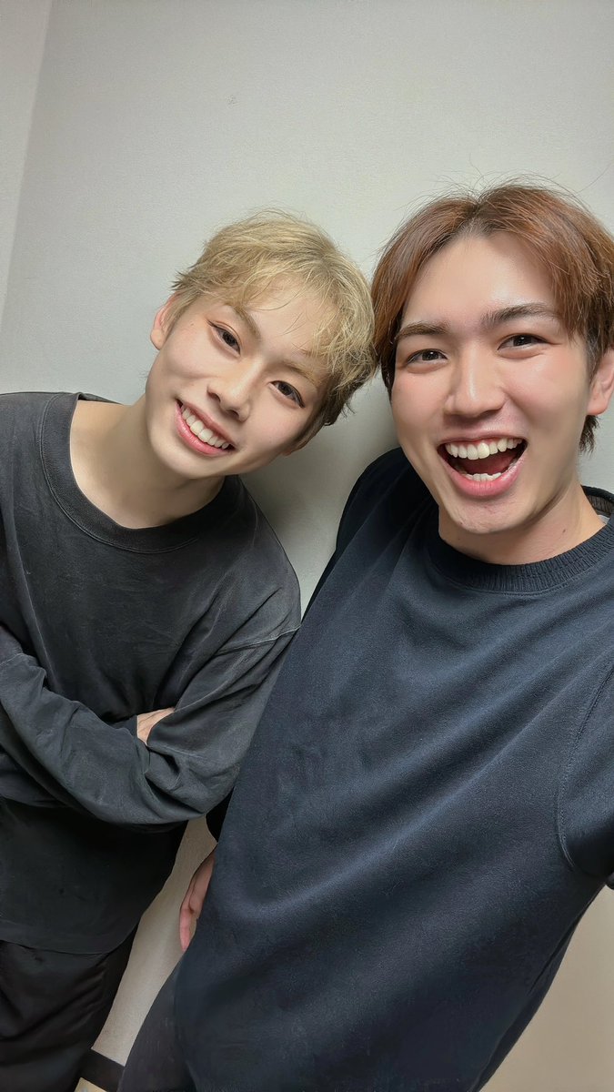 yamato_kikuta's tweet photo. 本日も無事に終演いたしました〜✨
ご来場いただきましたお客様ありがとうございました♪
こたー!こたの可愛さはりゅーせーだけにはあげん!大好き!
てことで、今日21時から第7回インスタライブやりまーす!喋って最後に歌います!来てね!
#ニュージーズ
#NEWSEIS
#日生劇場 https://t.co/eb201ASd8T