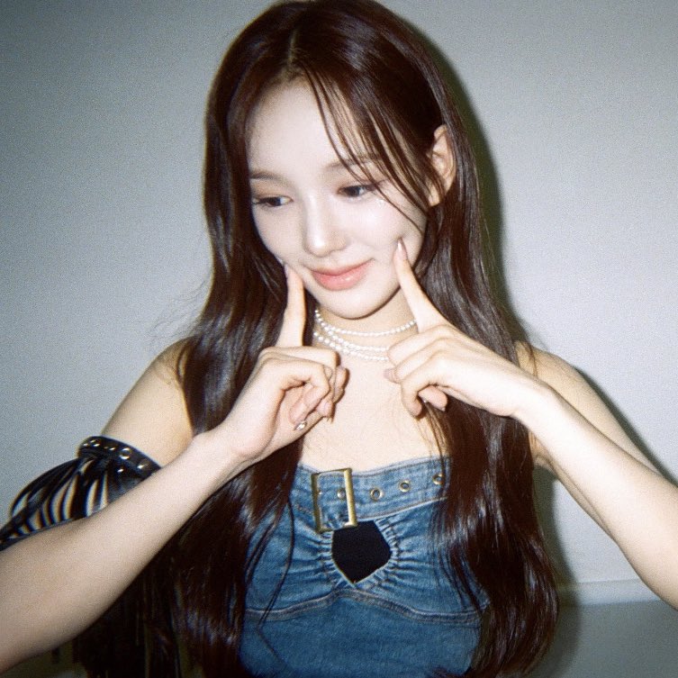 sarangfuls's tweet image. my pretty girl ☹️