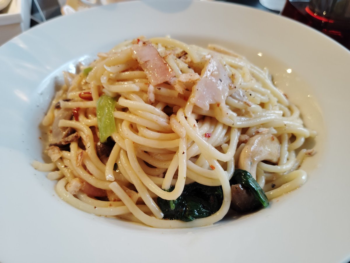 eno_eno's tweet image. 「OpenStreetMap代官山マッピングパーティー＆OSM二十歳のお祝い」に参加してます。
歩いた後でカフェに来ました。ケーキも用意いただきました。 #osm