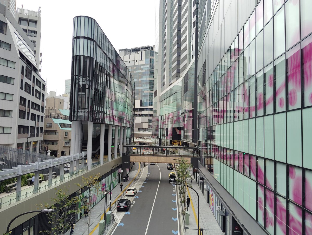 eno_eno's tweet image. 「OpenStreetMap代官山マッピングパーティー＆OSM二十歳のお祝い」に参加してます。
歩いた後でカフェに来ました。ケーキも用意いただきました。 #osm