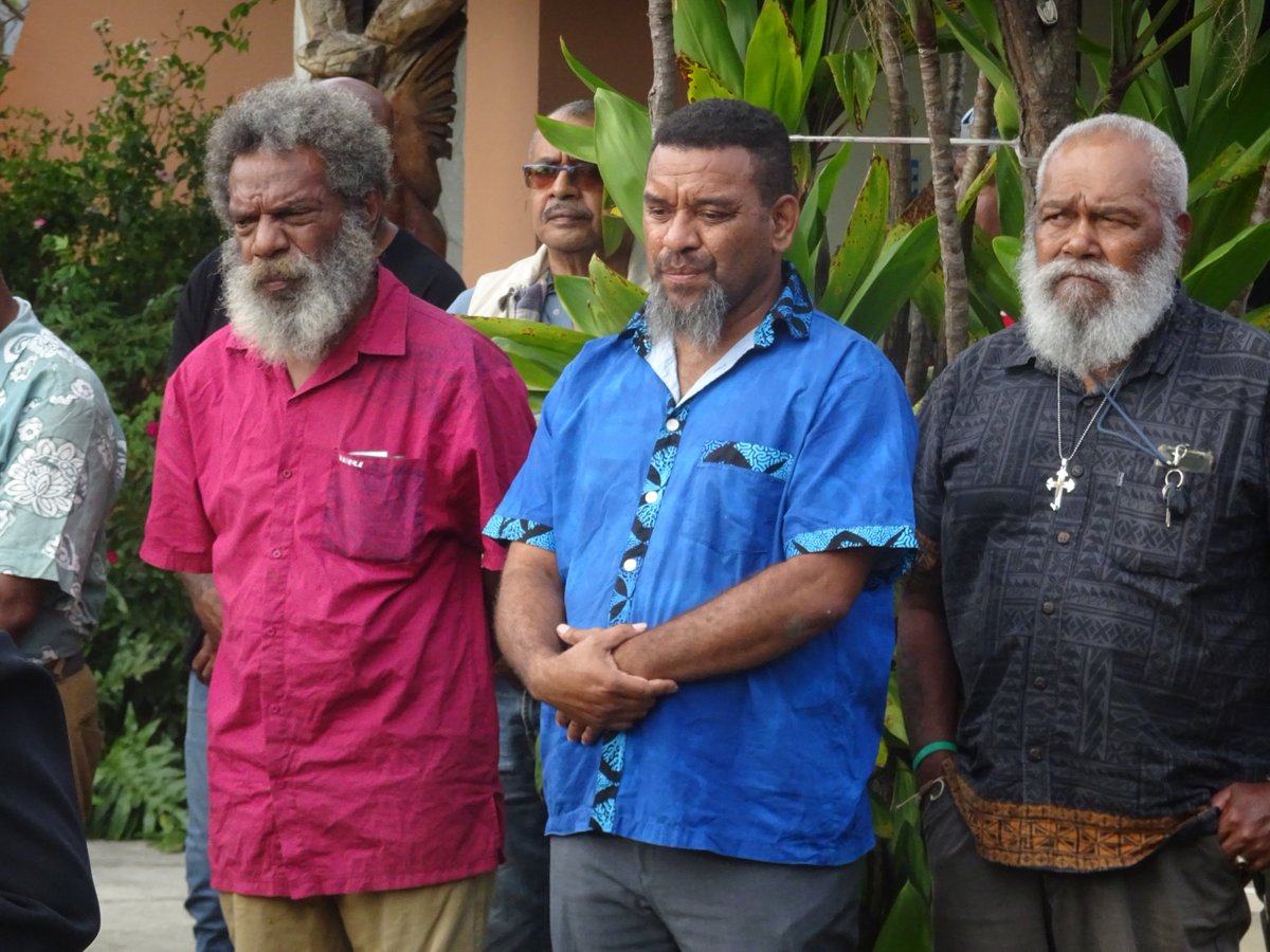 After flying from Samoa and attending a long day of meetings, members of the Pacific Islands Forum mission to #NewCaledonia met with members of the Sénat coutumier (Kanak Customary Senate). THREAD
