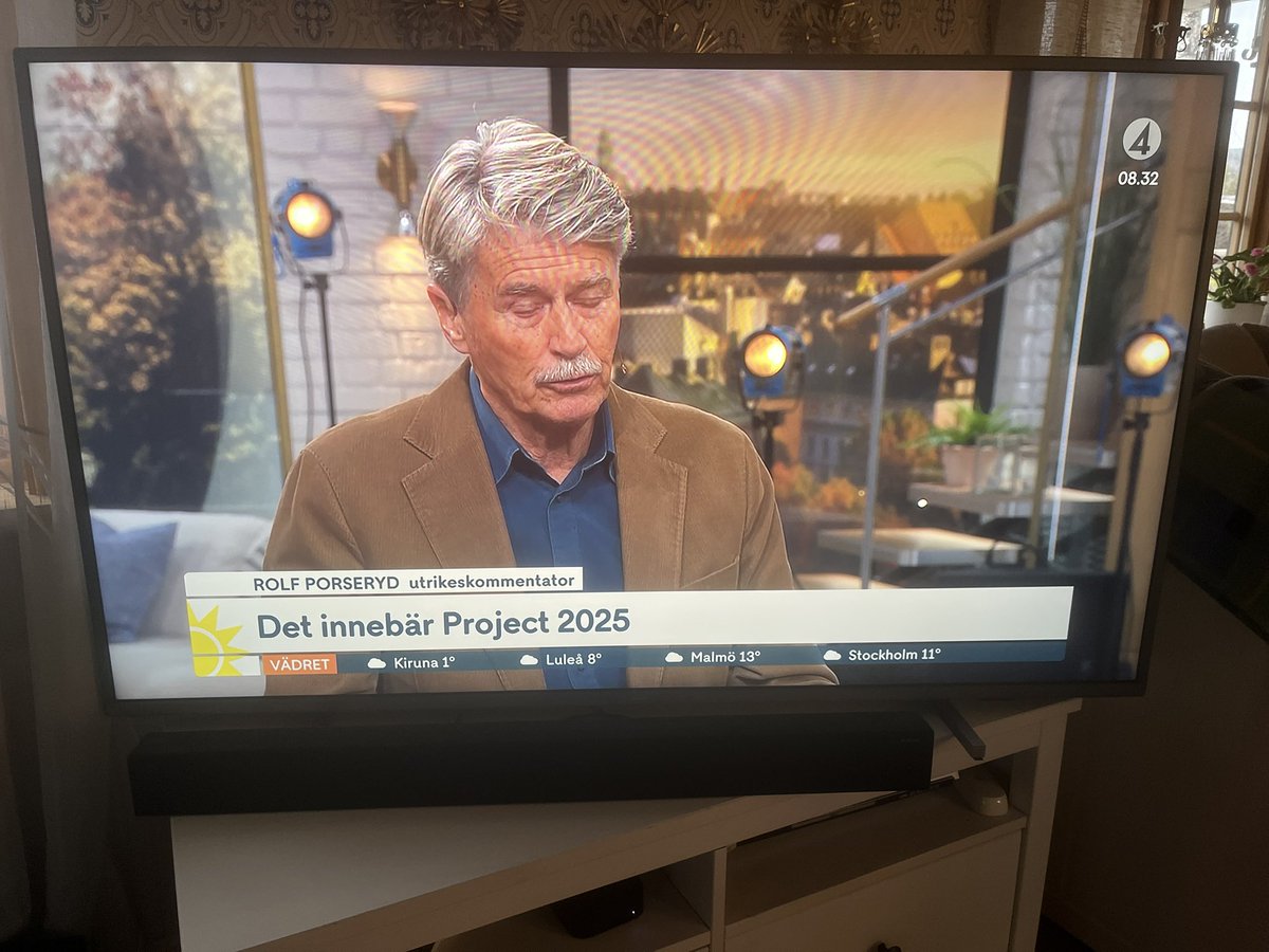 För min egen personliga del så tror jag att demokraternas kandidat vore bättre för Sverige men varför gör TV4 så märkliga inslag om valet i USA? Vi vet redan att ni är emot Trump och tittarna i Sverige skulle förtjäna inslag som förklarar varför de amerikanska väljarna verkar