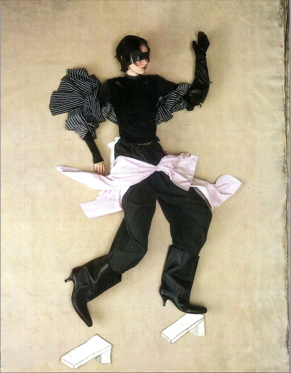 jacquemusx's tweet photo. Love the fashion, love the concept, love the execution, this is what an editorial should be!!! https://t.co/3DLtKIgbfR